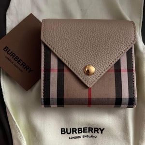 Burberry Trifold Wallet Beige
